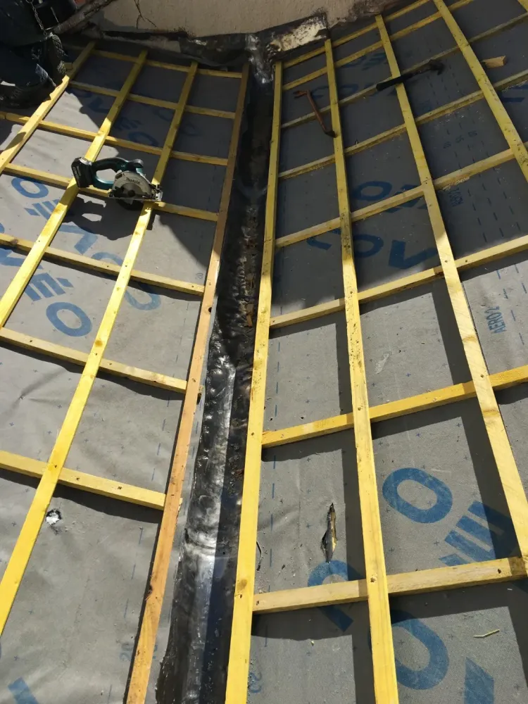 Protection tuile avant